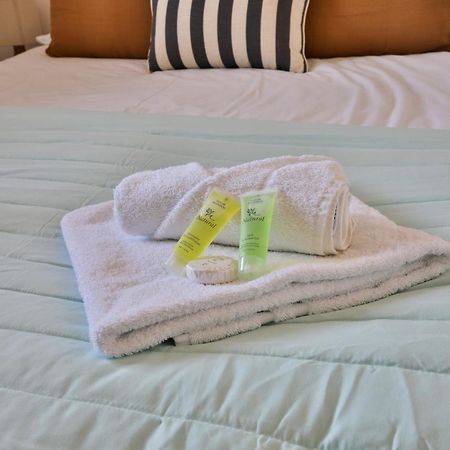 Stayright 2 Bed Beach House With Private Parking- Next To Barry Beach And Jackson Bay Extérieur photo