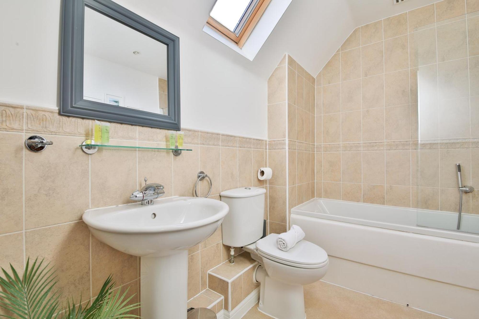 Stayright 2 Bed Beach House With Private Parking- Next To Barry Beach And Jackson Bay Extérieur photo
