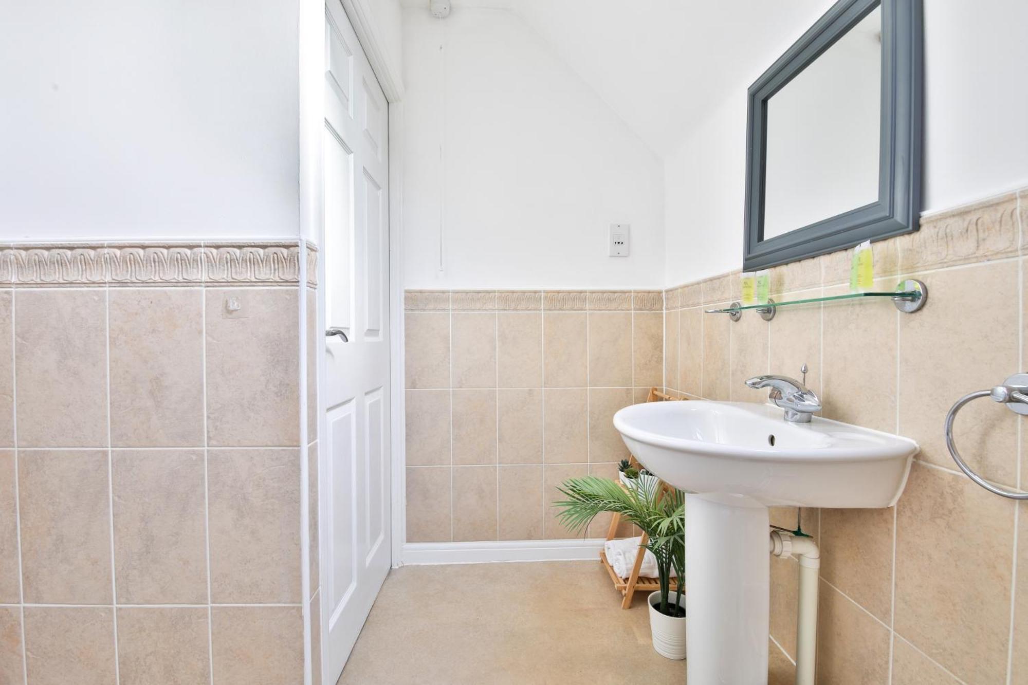 Stayright 2 Bed Beach House With Private Parking- Next To Barry Beach And Jackson Bay Extérieur photo