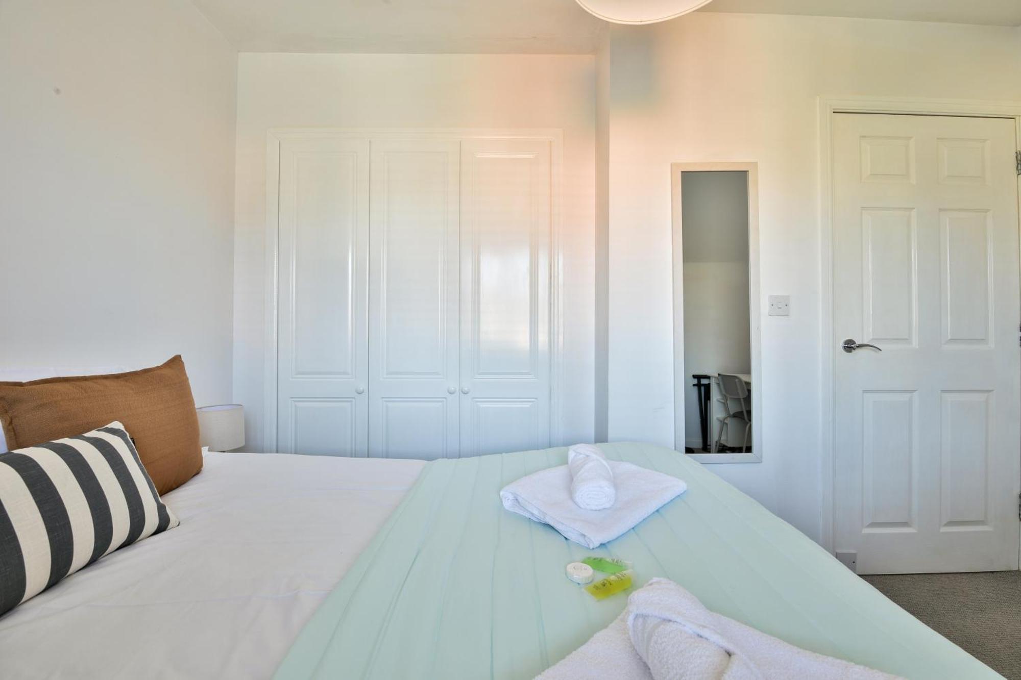 Stayright 2 Bed Beach House With Private Parking- Next To Barry Beach And Jackson Bay Extérieur photo